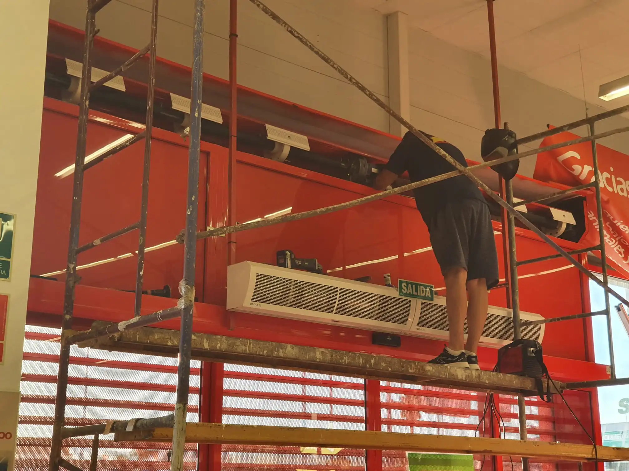 instalacion de puertas automaticas Petrel